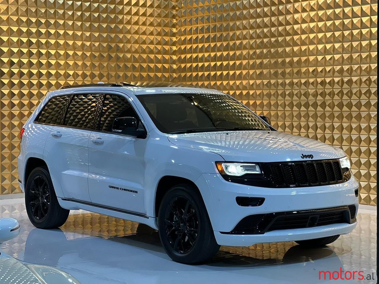 2015' Jeep Grand Cherokee photo #3