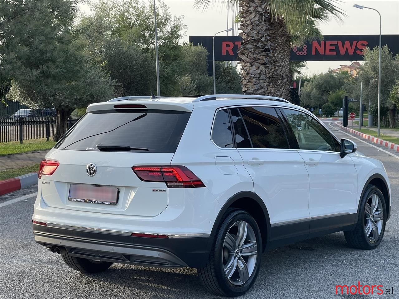 2018' Volkswagen Tiguan photo #6