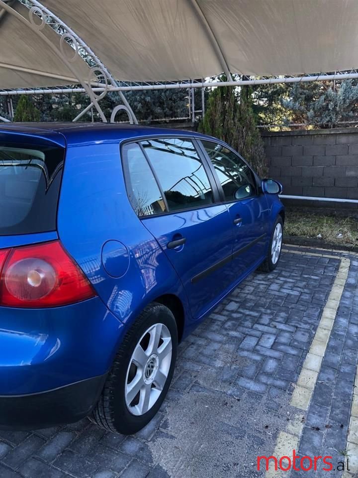 2004' Volkswagen Golf photo #1