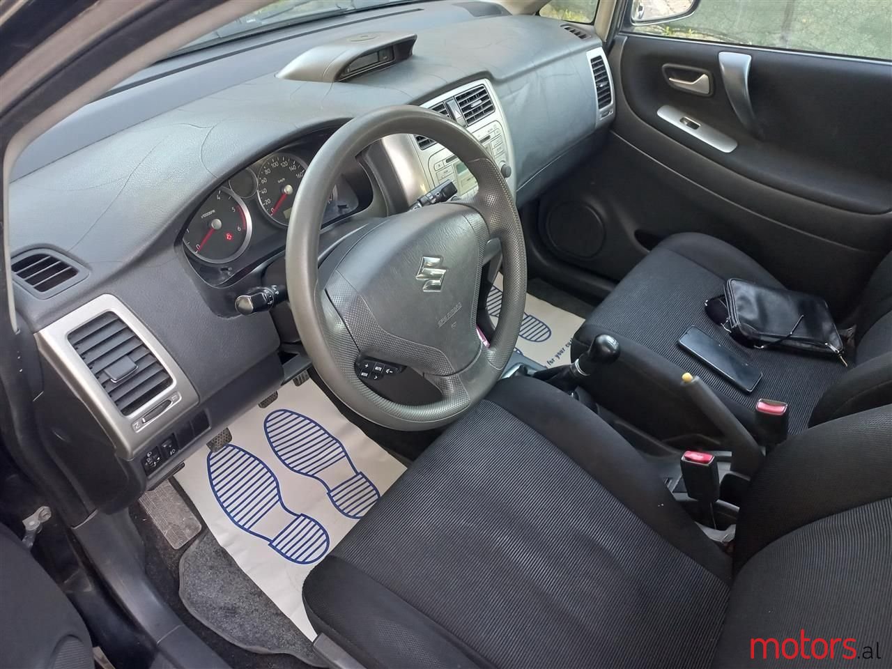 2004' Suzuki Liana photo #3