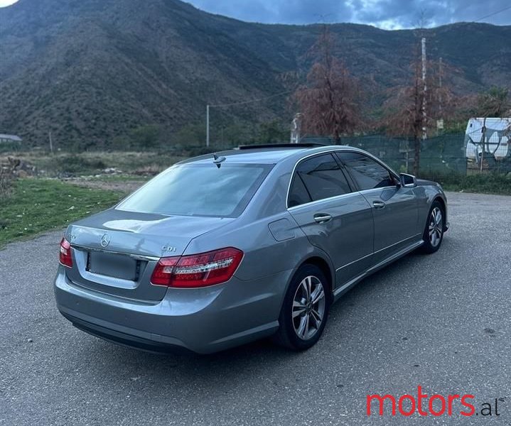 2013' Mercedes-Benz E 220 photo #4