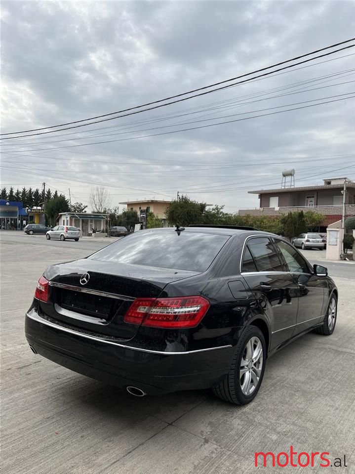 2011' Mercedes-Benz E 350 photo #6