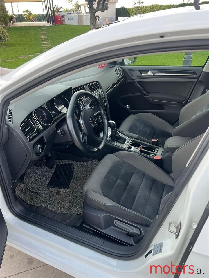 2015' Volkswagen Golf photo #5