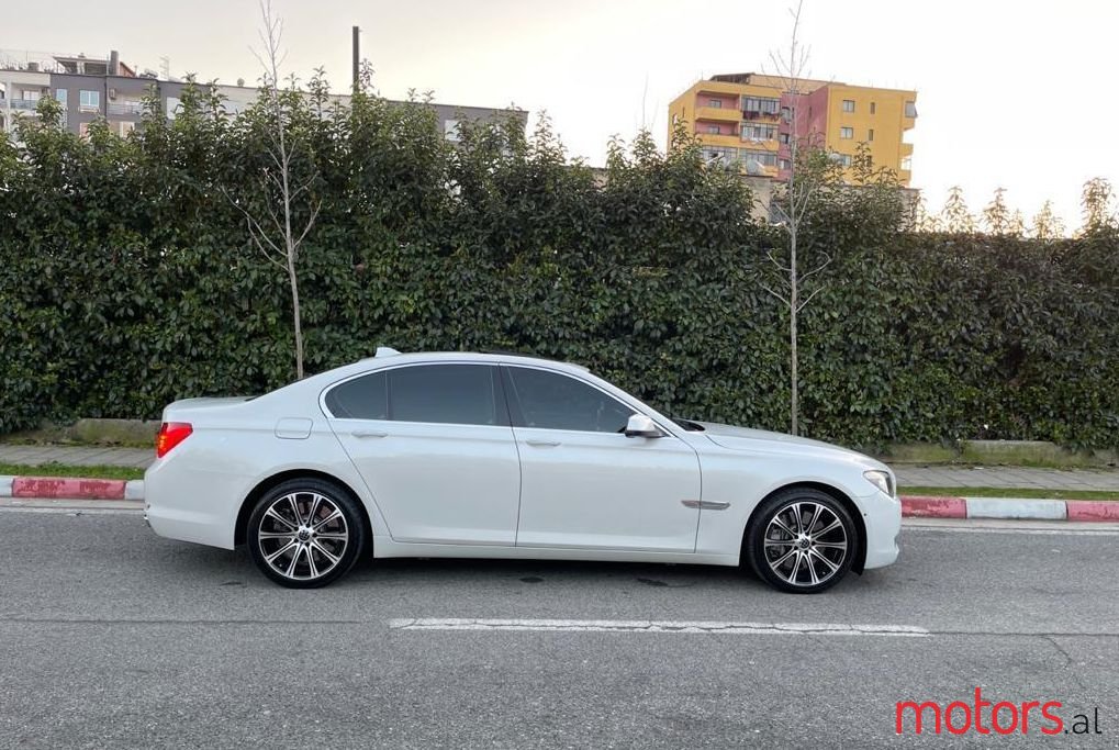 2010' BMW 750 photo #1