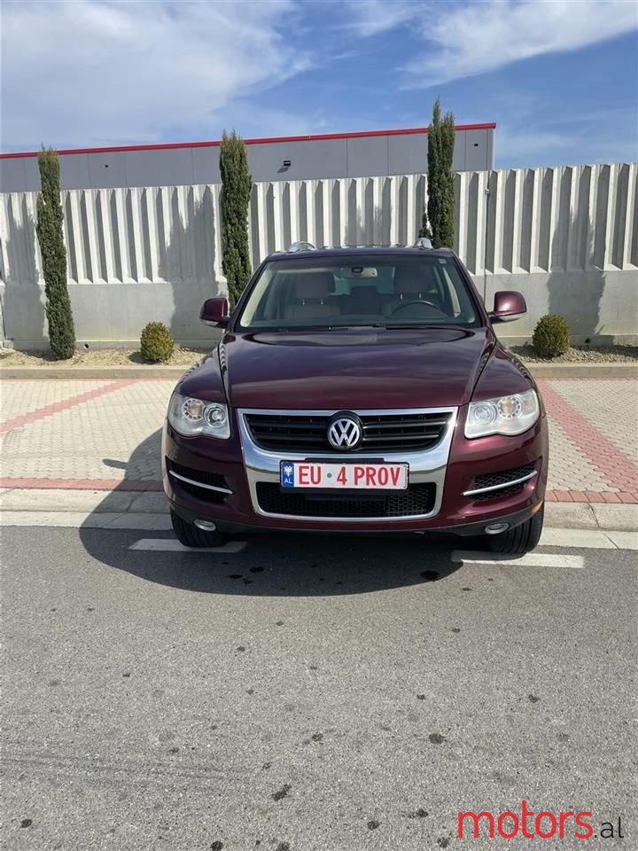 2009' Volkswagen Touareg photo #4