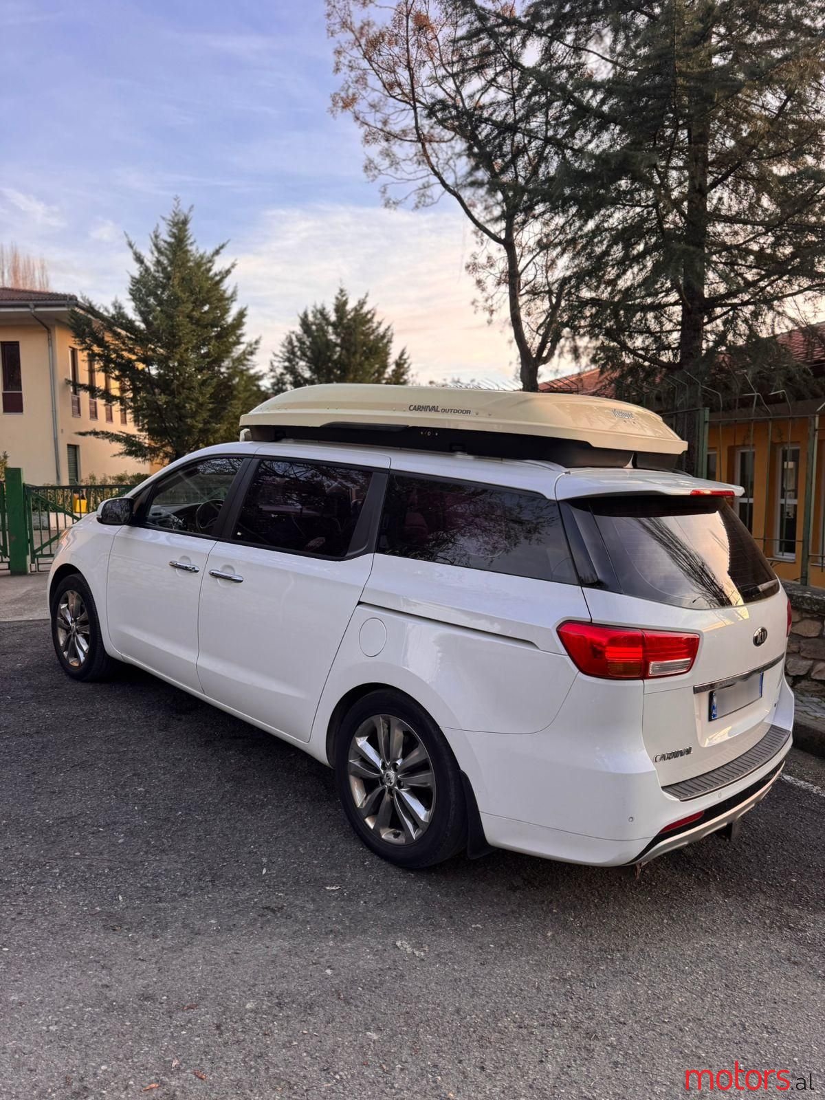2015' Kia Carnival photo #2