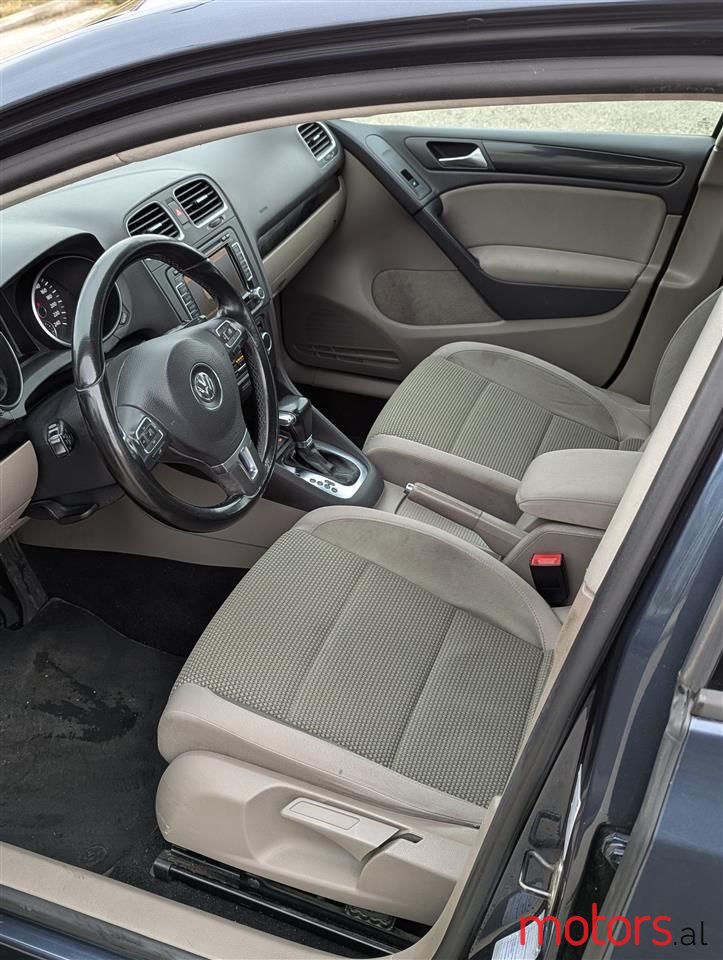 2011' Volkswagen Golf photo #5