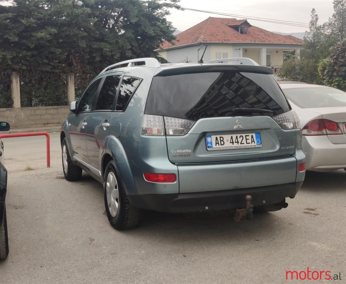 2010' Mitsubishi Outlander photo #1