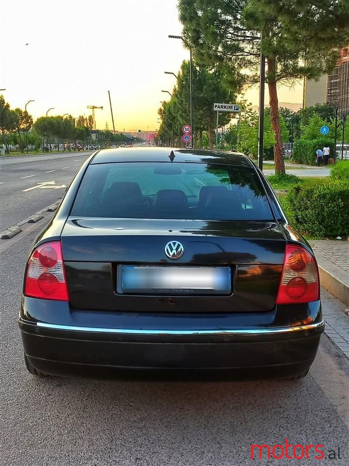 2003' Volkswagen Passat photo #5