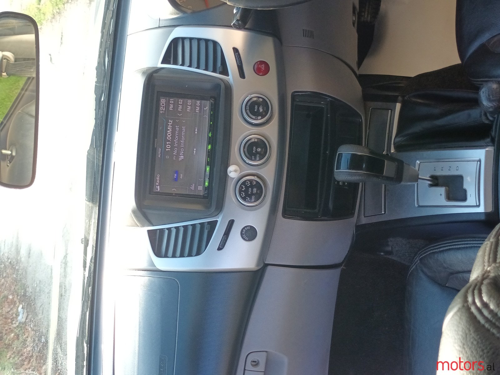 2010' Mitsubishi L200 photo #3