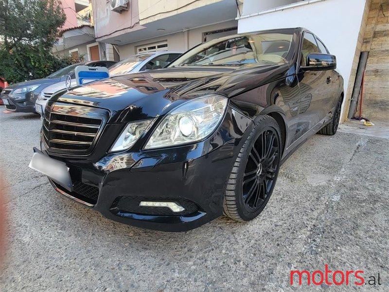 2011' Mercedes-Benz E 350 photo #1