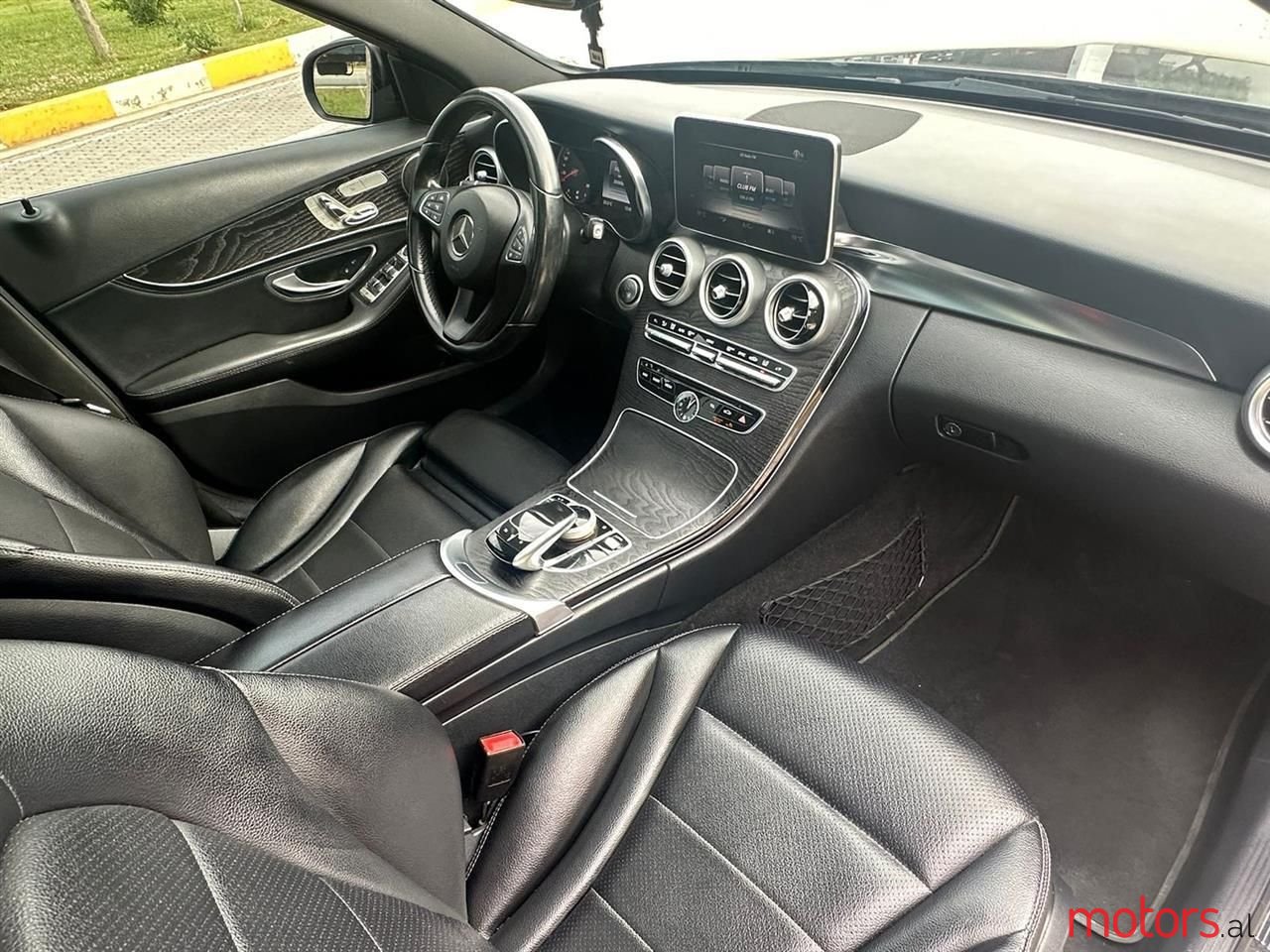 2015' Mercedes-Benz 300 photo #6