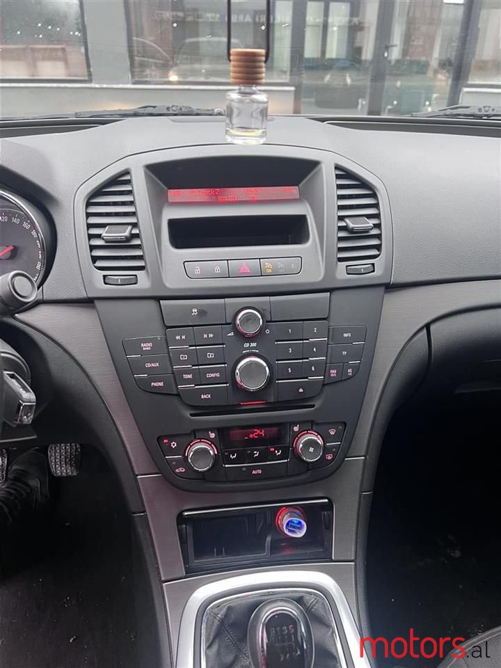 2010' Opel Insignia photo #5