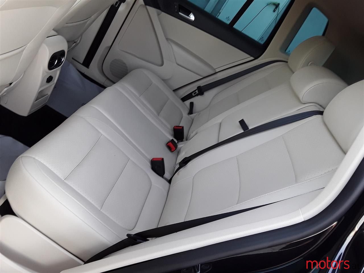 2012' Volkswagen Tiguan photo #4