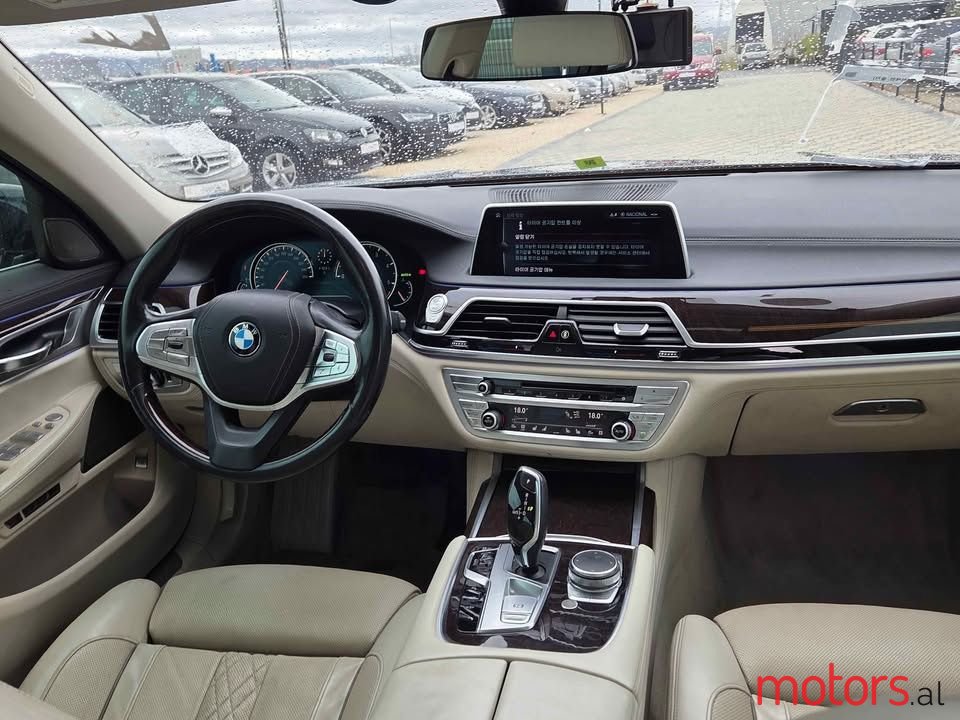 2016' BMW 730 photo #5