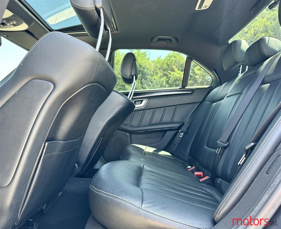2015' Mercedes-Benz E 220 photo #3