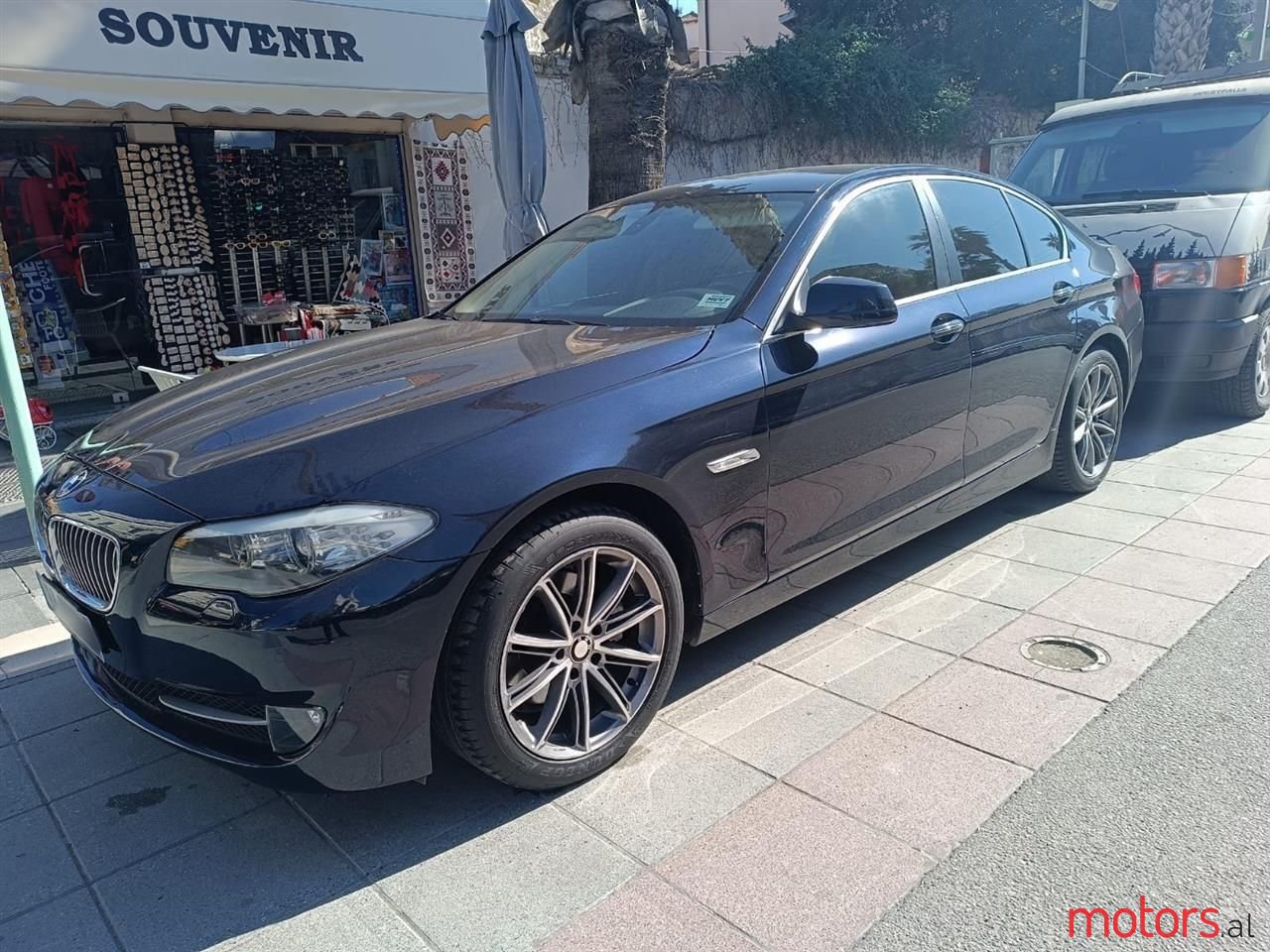 2011' BMW 520 photo #4