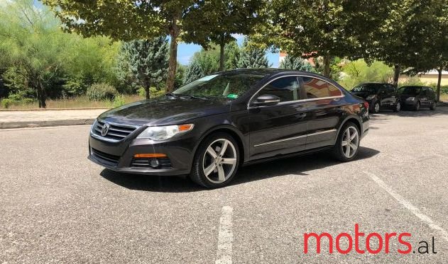 2010' Volkswagen Passat photo #1