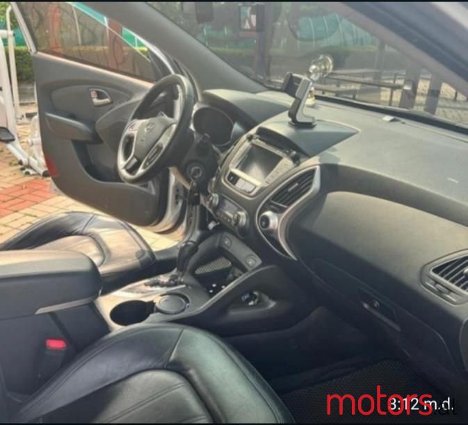 2010' Hyundai Tucson photo #3