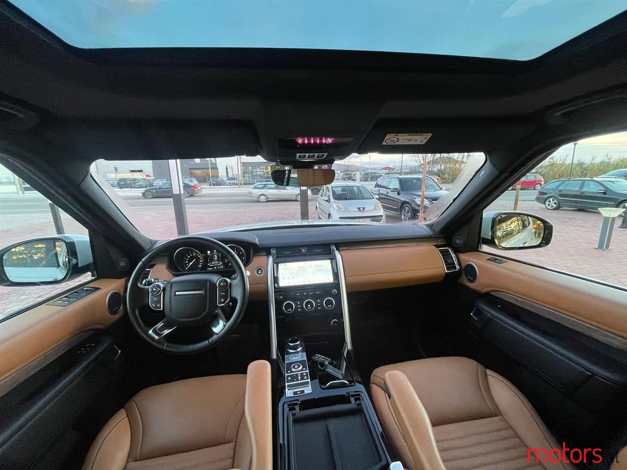 2017' Land Rover Discovery photo #3