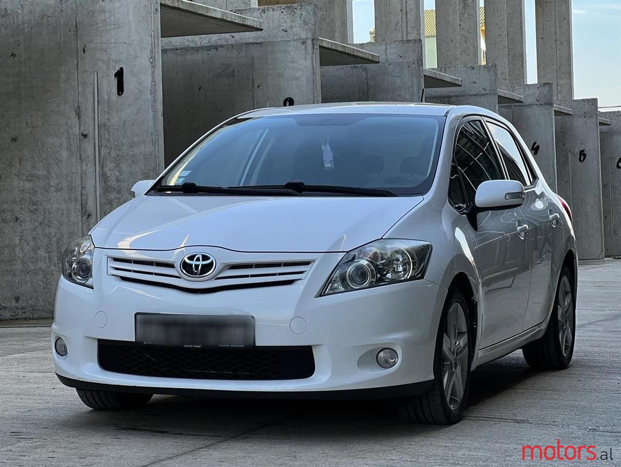 2007' Toyota Auris photo #1