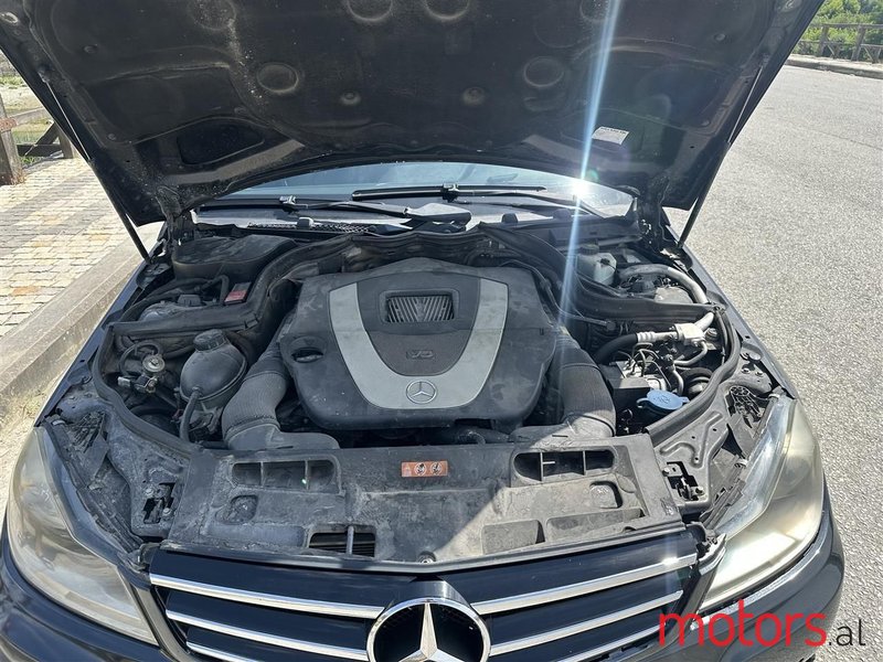 2012' Mercedes-Benz C 300 photo #3