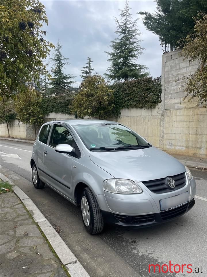 2008' Volkswagen Fox photo #1
