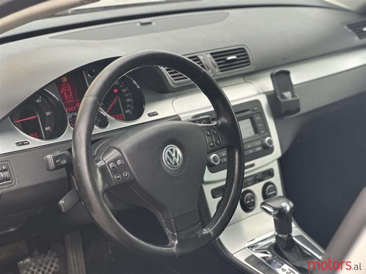 2007' Volkswagen Passat photo #5