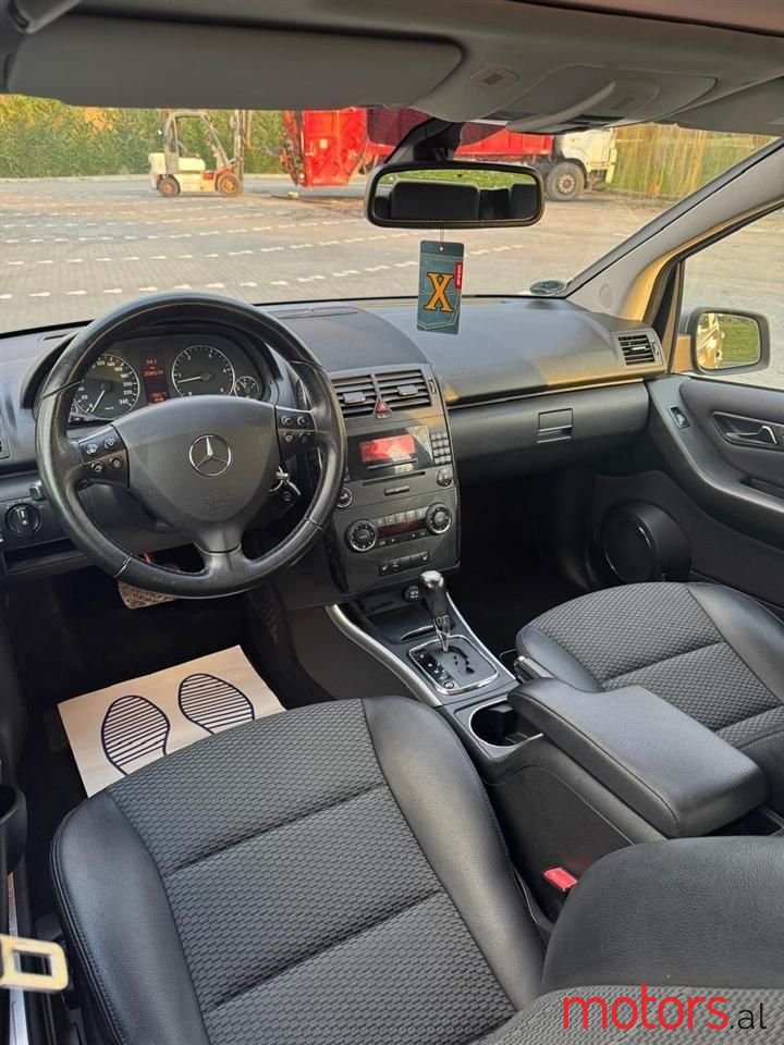 2009' Mercedes-Benz A 180 photo #6