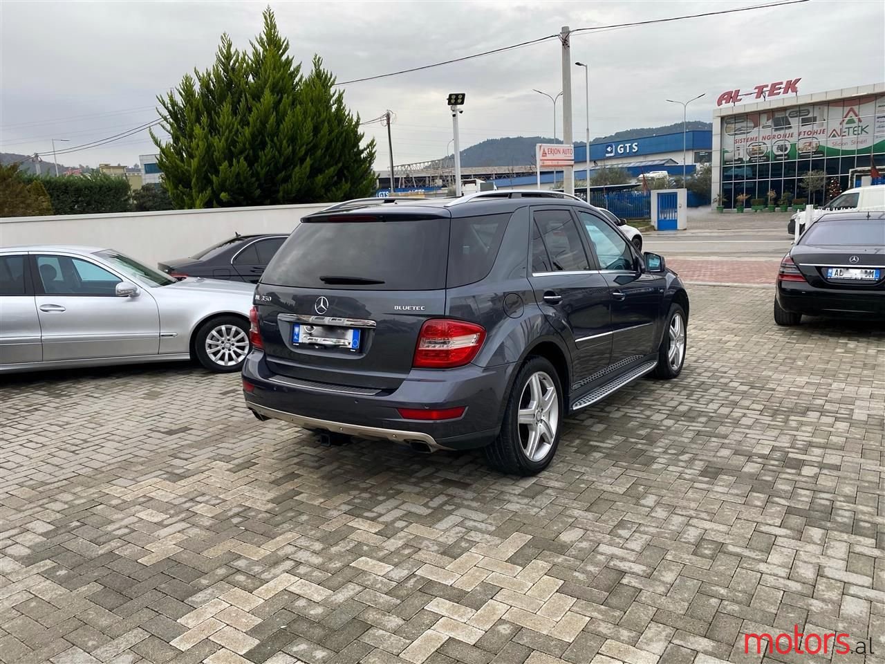 2011' Mercedes-Benz ML 350 photo #3