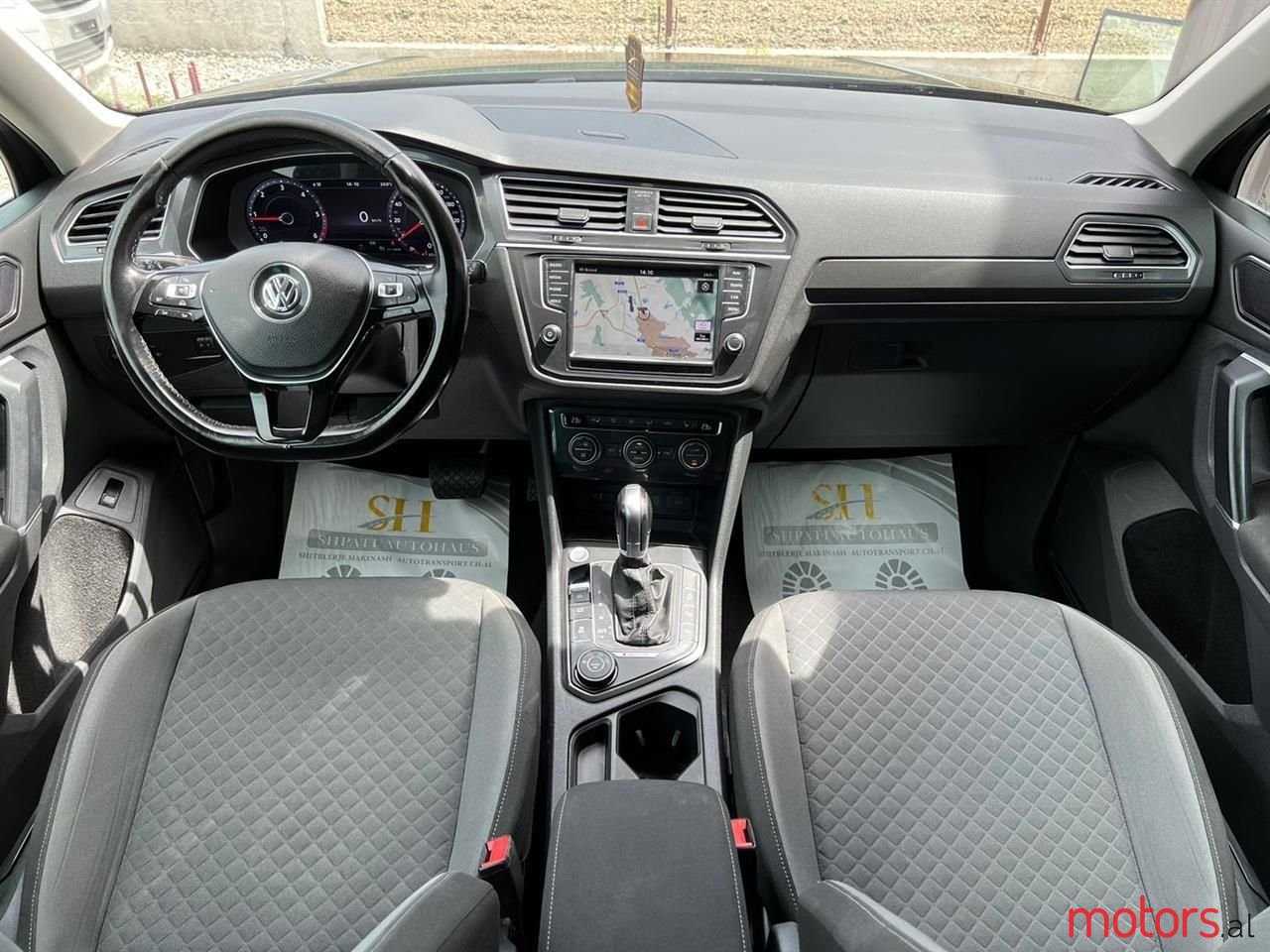 2016' Volkswagen Tiguan photo #5