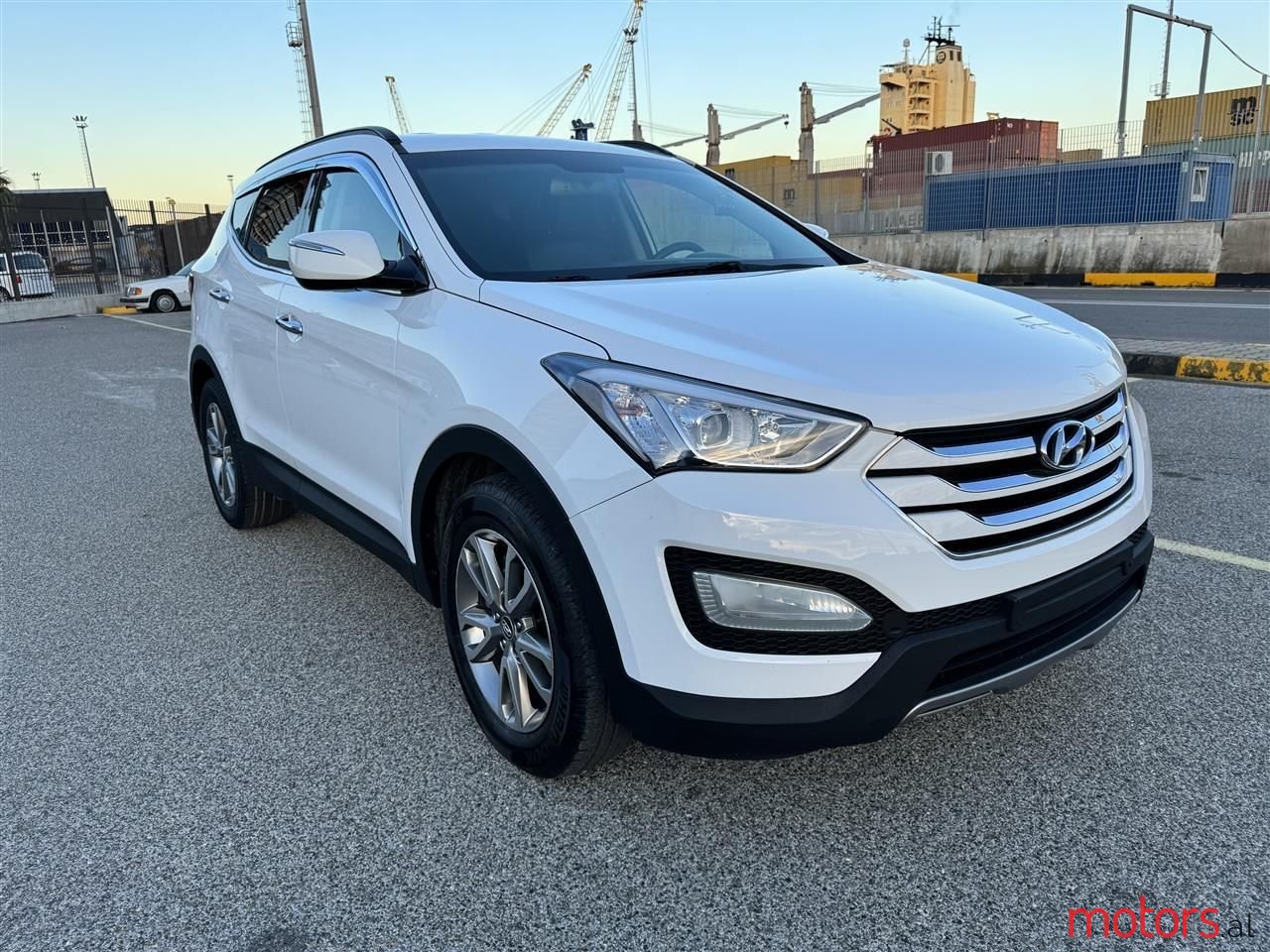 2013' Hyundai Santa Fe photo #3