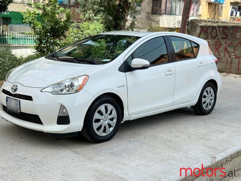 2013' Toyota Yaris photo #2