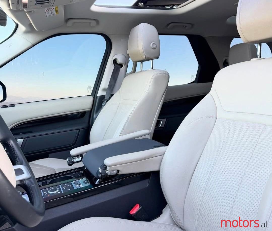 2019' Land Rover Discovery photo #2