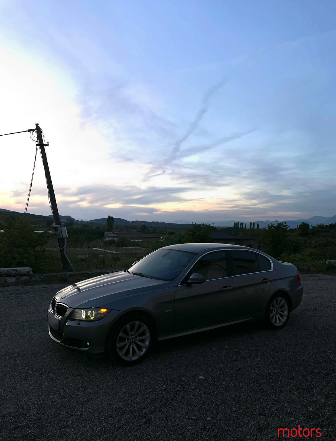 2009' BMW 320 photo #1