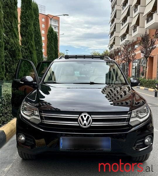 2012' Volkswagen Tiguan photo #3