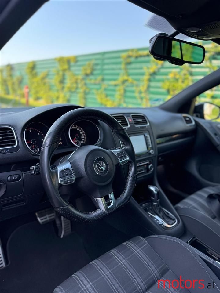 2011' Volkswagen Golf photo #5