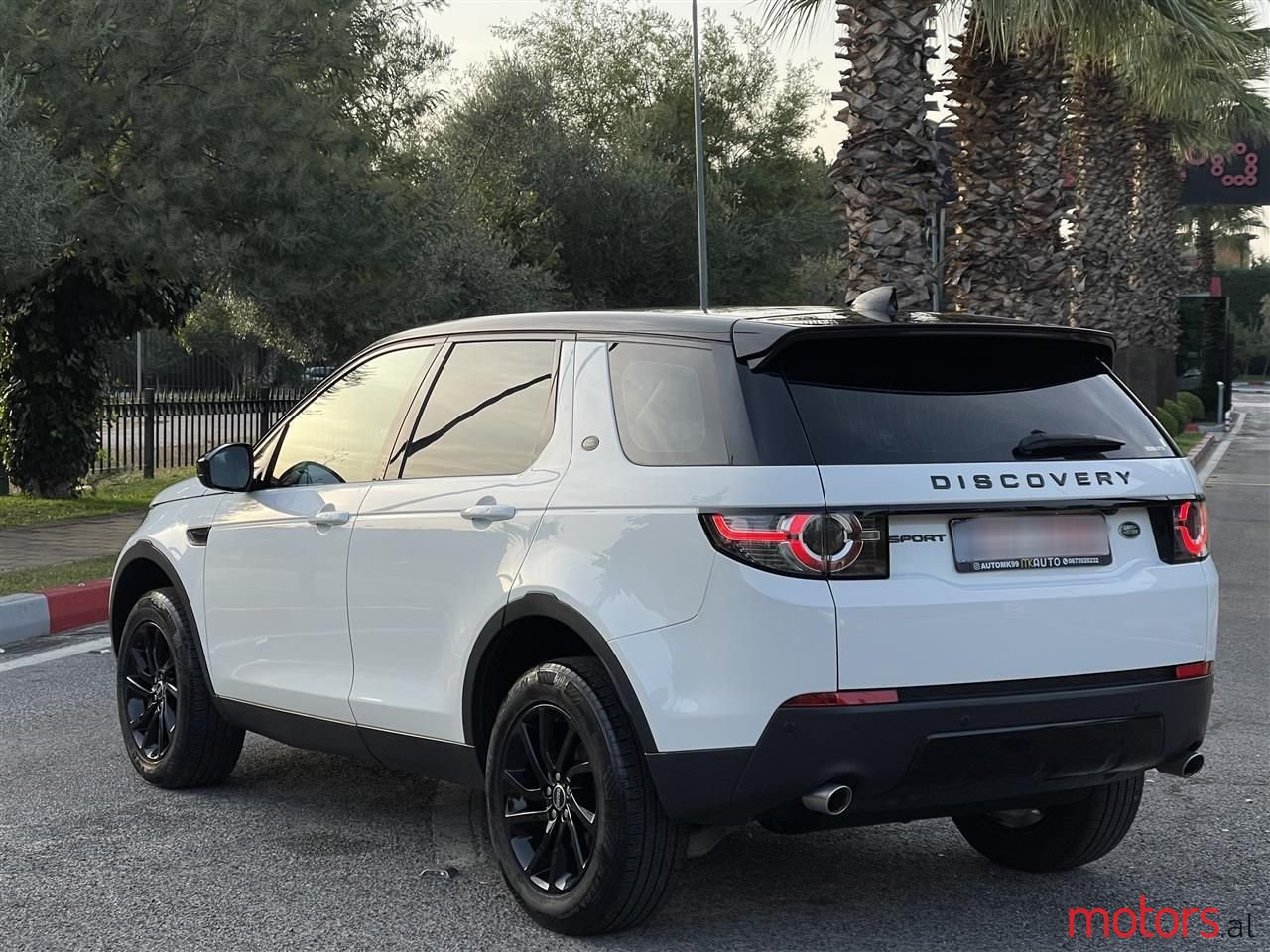 2017' Land Rover Discovery Sport photo #3