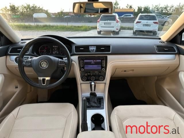 2013' Volkswagen Passat photo #6