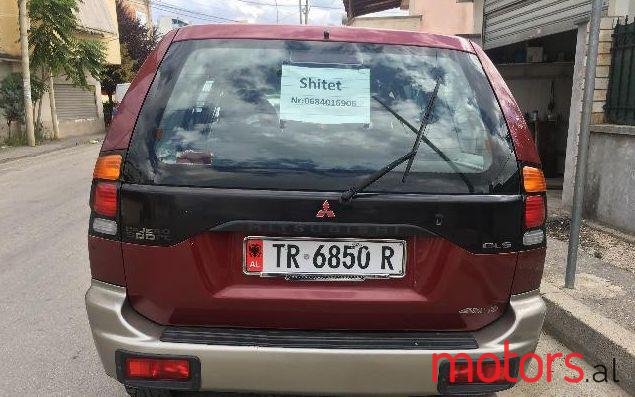 2000' Mitsubishi Pajero photo #2