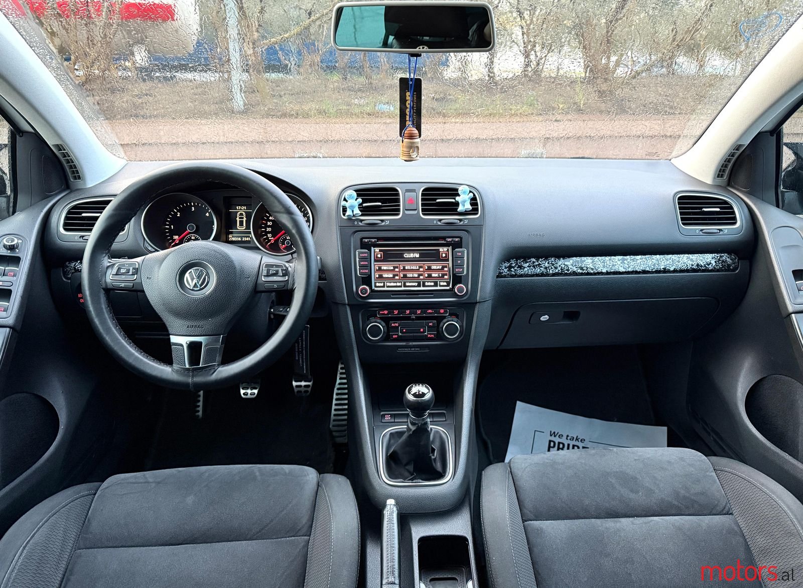 2010' Volkswagen Golf photo #2