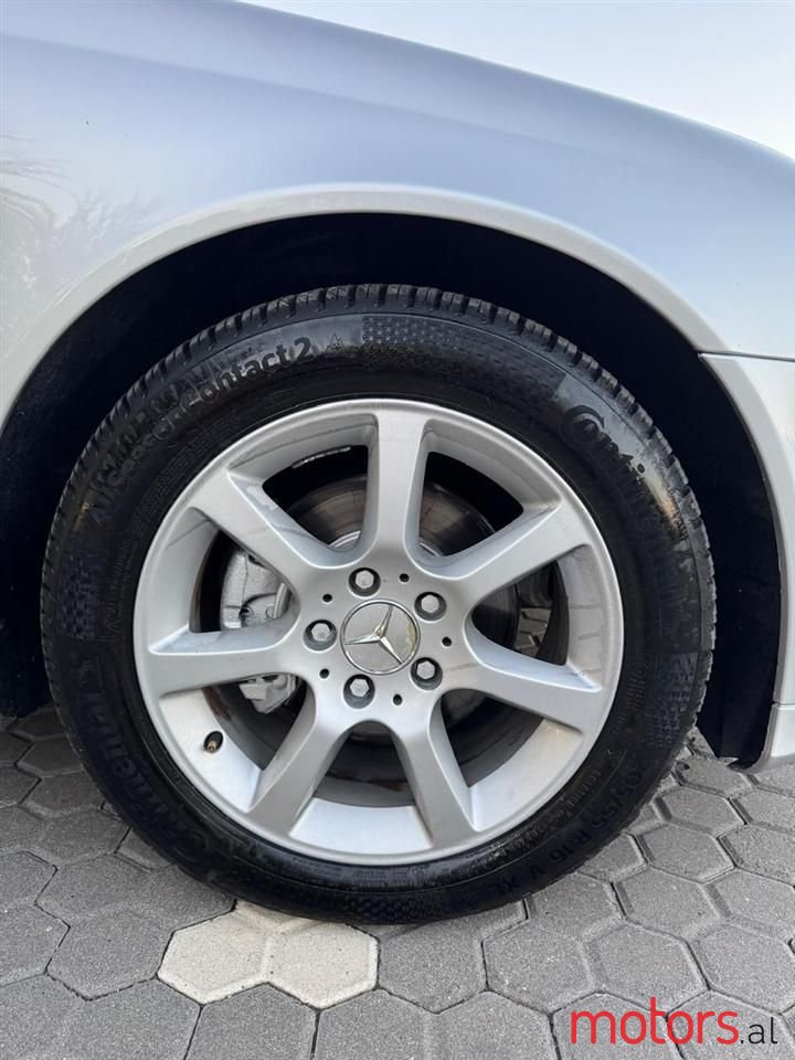 2005' Mercedes-Benz C 220 photo #3