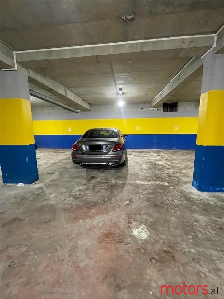 2017' Mercedes-Benz E 300 photo #4