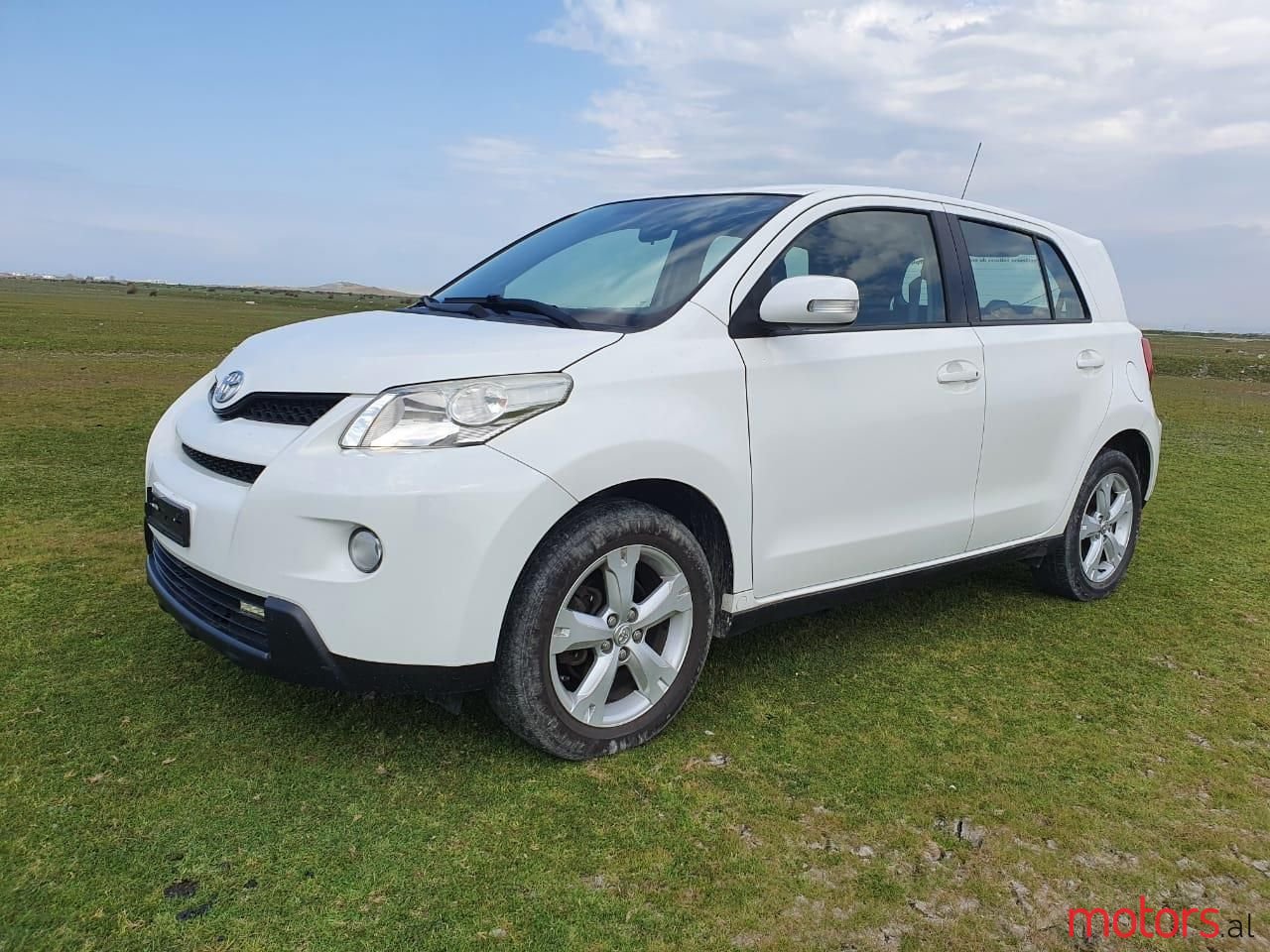 2011' Toyota Urban Cruiser photo #3