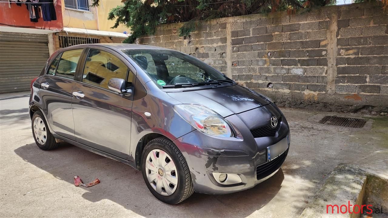 2010' Toyota Yaris photo #2