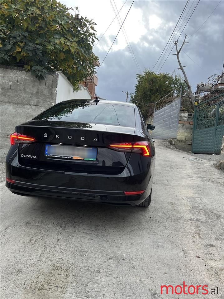 2020' Skoda Octavia photo #2