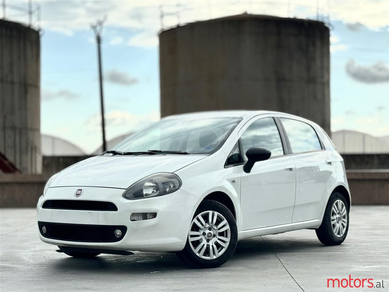 2016' Fiat Punto photo #3