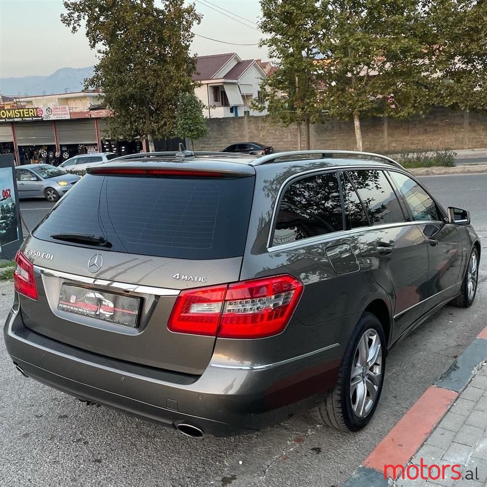 2011' Mercedes-Benz E 350 photo #6