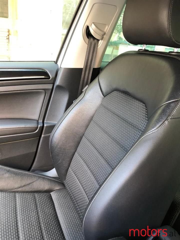 2014' Volkswagen Golf photo #3