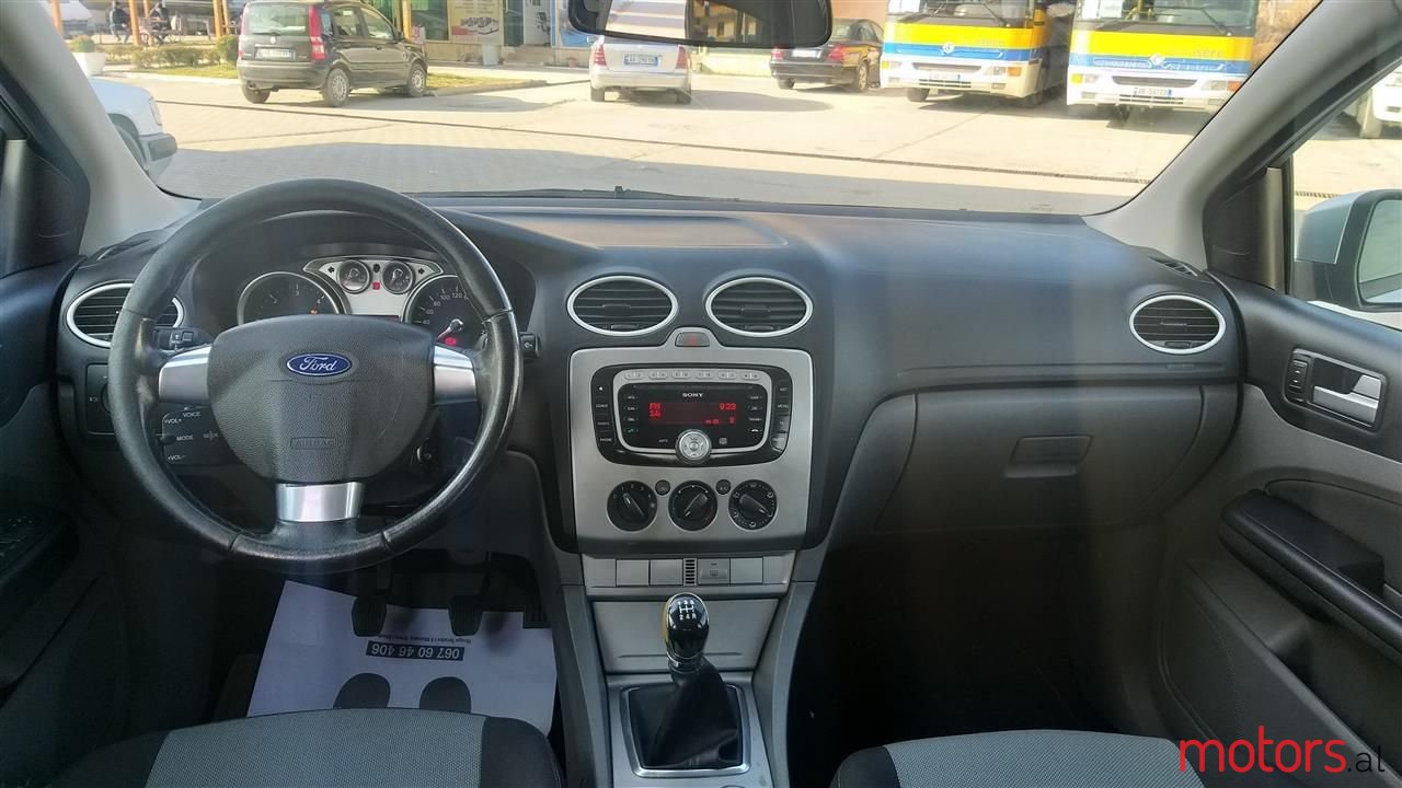 2009' Ford Focus photo #4